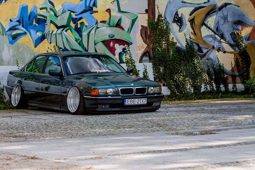 Green BMW sedan, graffiti, tuning, BMW, Boomer, Classic, E38 HD wallpaper