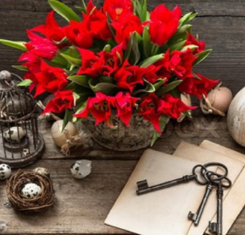 Винтидж великденски декорации, червени лалета, натюрморт, Великден, декорации, цветя HD тапет