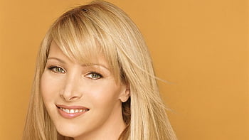 Pictures  10 Celebrity Hoarders  Lisa Kudrow Celebrity Hoarder