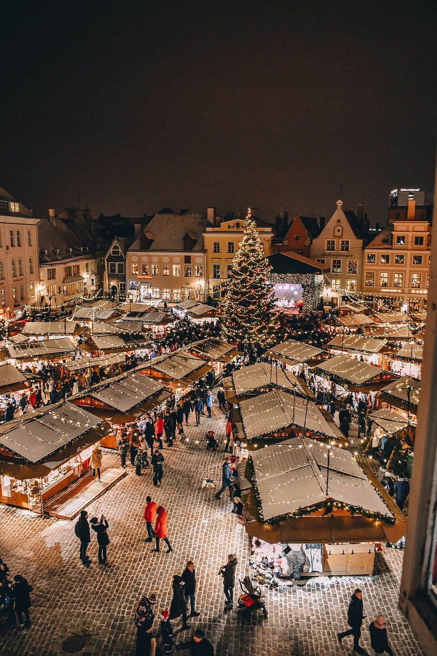 Най-добрият пътеводител за коледния базар в Талин, Естония. Коледа в Европа, Коледно пътуване, Уютна Коледа HD тапет за телефон