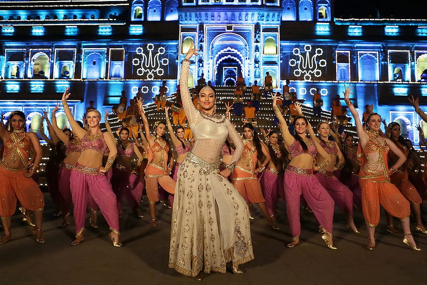 Looks de danza Sonakshi Sinha. Rocas, Danza de Bollywood fondo de pantalla