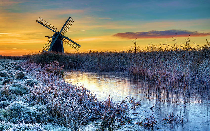 Zima w Holandii, niebo, zachód słońca, śnieg, rzeka, wiatrak, kolory Tapeta HD