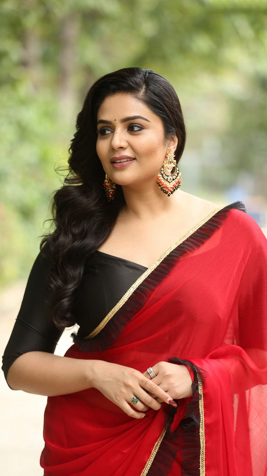 Sreemukhi, telugu actress, anchor, saree lover, red hot HD phone wallpaper