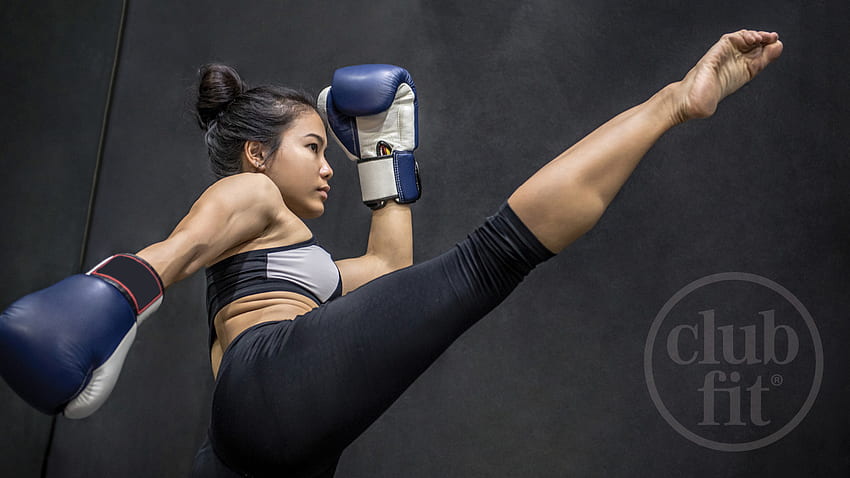 Mulher Kickboxing na aula de Boxe Kickboxing Express - Artes Marciais Femininas Asiáticas papel de parede HD