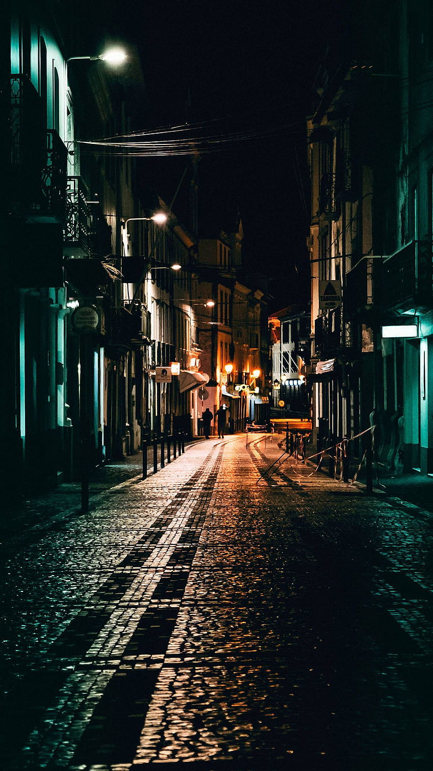 Visão noturna da rua atraente no link, vista da rua da cidade Papel de parede de celular HD