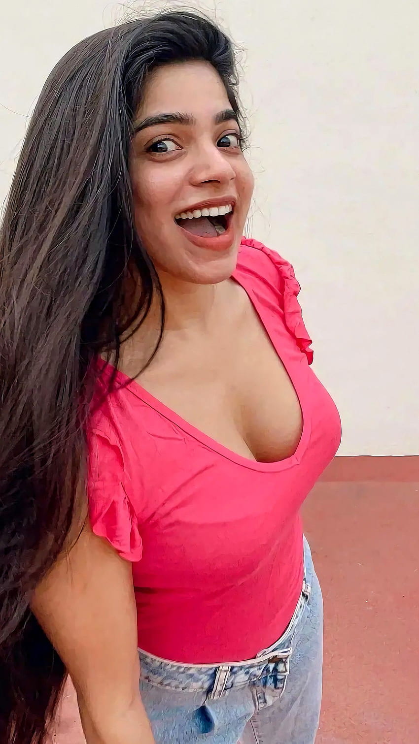 Дивия Бхарти, тамилска актриса HD тапет за телефон