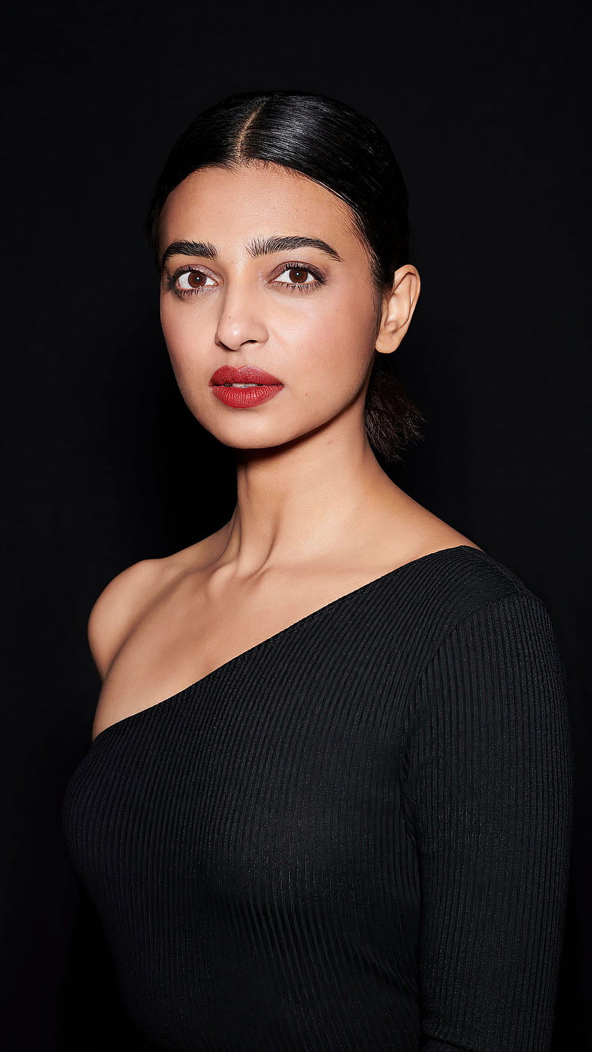 Radhika Apte, bollywoodzka aktorka, modelka Tapeta na telefon HD