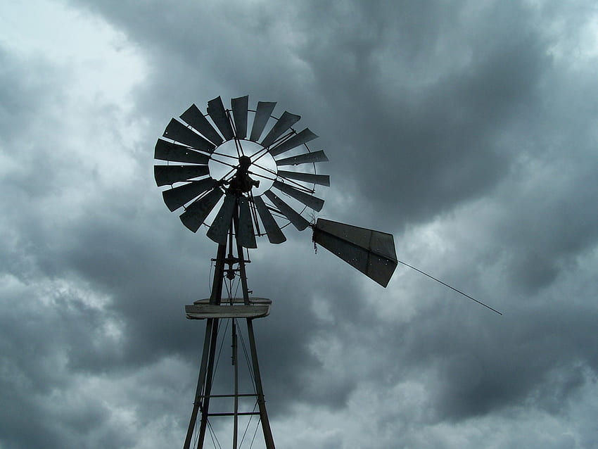 Le vieux moulin à vent, moulin à vent, nuageux, ferme, ciel, eau, orageux Fond d'écran HD