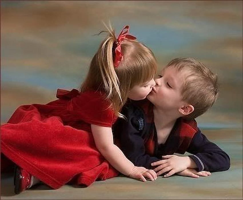Primo bacio, bambini, amore, bacio, ragazza, gente Sfondo HD