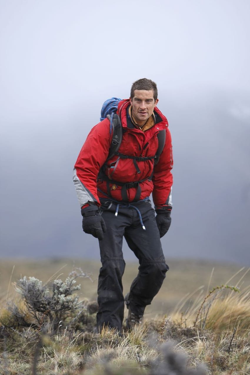 南極大陸で負傷した男性対野生のスター ベア グリルス HD電話の壁紙