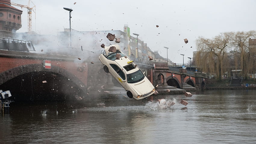 car-off-bridge-unknown-movie-other-people-car-lake-fondo-de