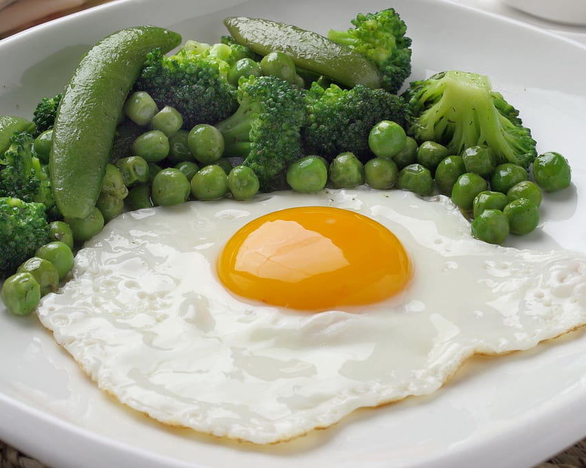jajka sadzone, śniadanie, groszek, brokuły, warzywa, żółtko standardowe tło 5:4 Tapeta HD