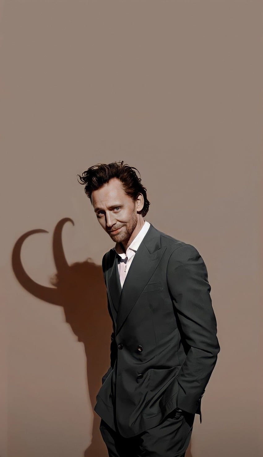 Loki, de pie, grafía flash fondo de pantalla del teléfono