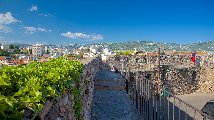 Historic Buildings : View of Cannes Old Town, Cannes France HD wallpaper