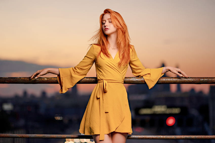 Redhead Model ~ Veronica, im Freien, Rothaarige, Model, Kleid HD-Hintergrundbild