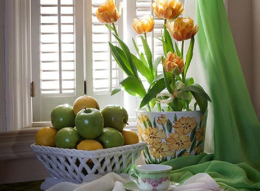Primavera su un davanzale, cestino, natura morta, tazza da tè, finestra, davanzale, frutta, tulipani, primavera Sfondo HD