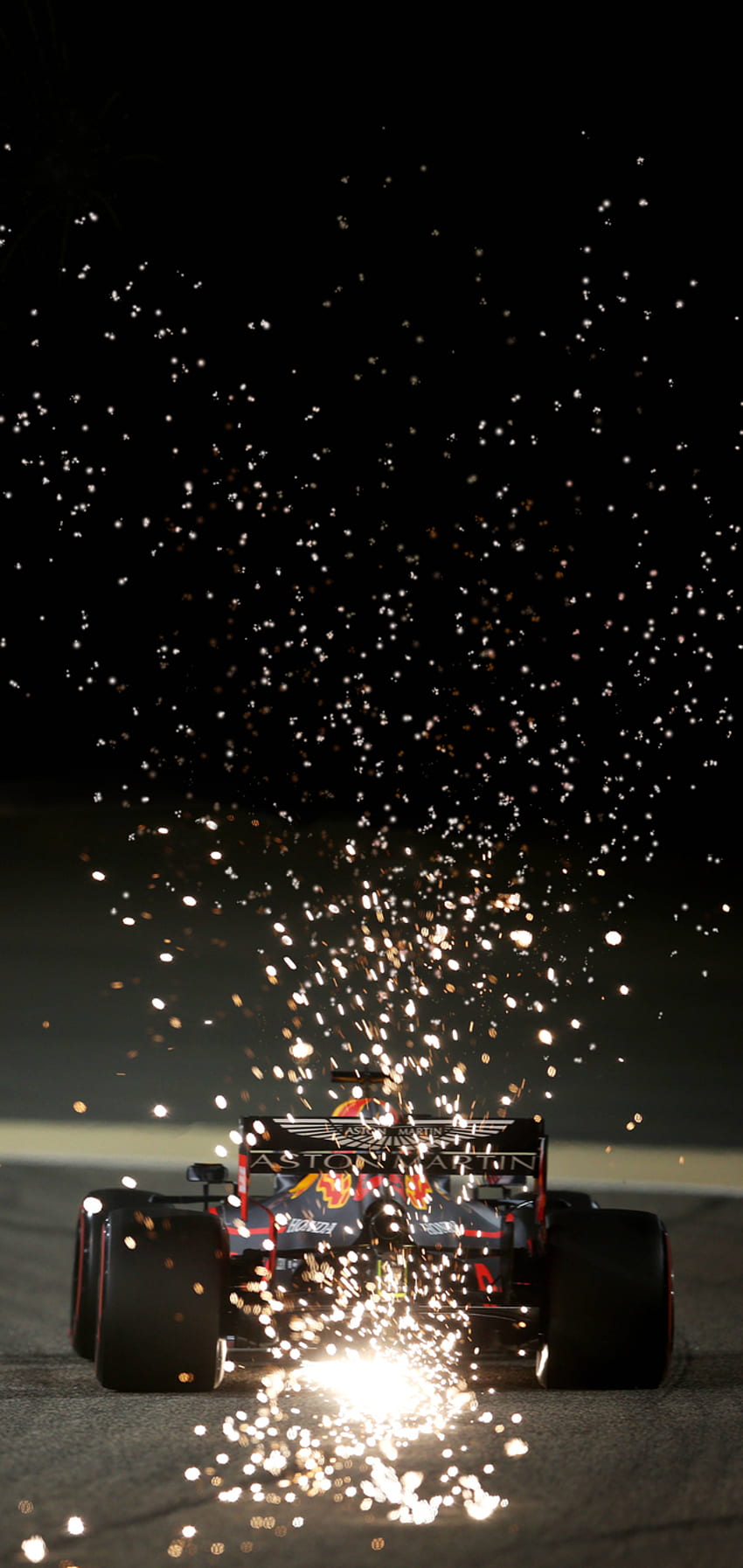 Gece gökyüzünde kıvılcımlar - Bahreyn'de Max Verstappen - 2020'de Formula1. Formula 1 iPhone , Mercedes , Mclaren Formula 1 HD telefon duvar kağıdı