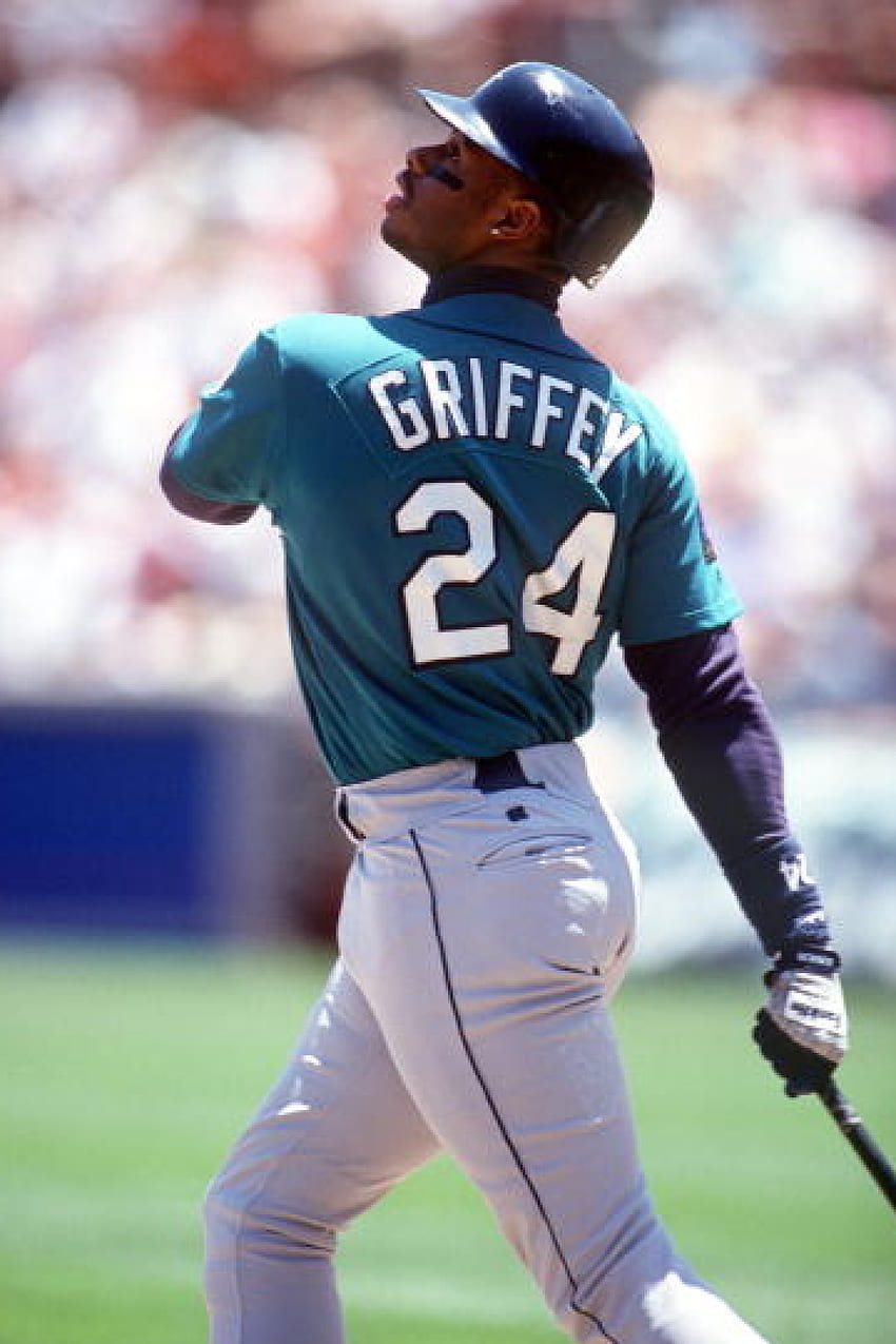 Ken Griffey Jr.'s smooth baseball swing carries over to the golf course. This is the Loop HD phone wallpaper