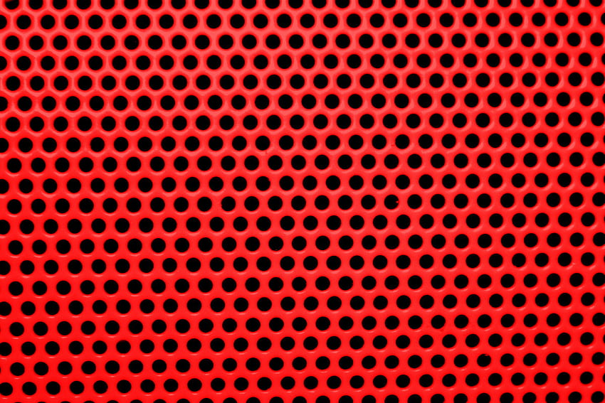 Maille rouge vif avec texture de trous ronds - Mur en métal avec trous, rouge métallique Fond d'écran HD