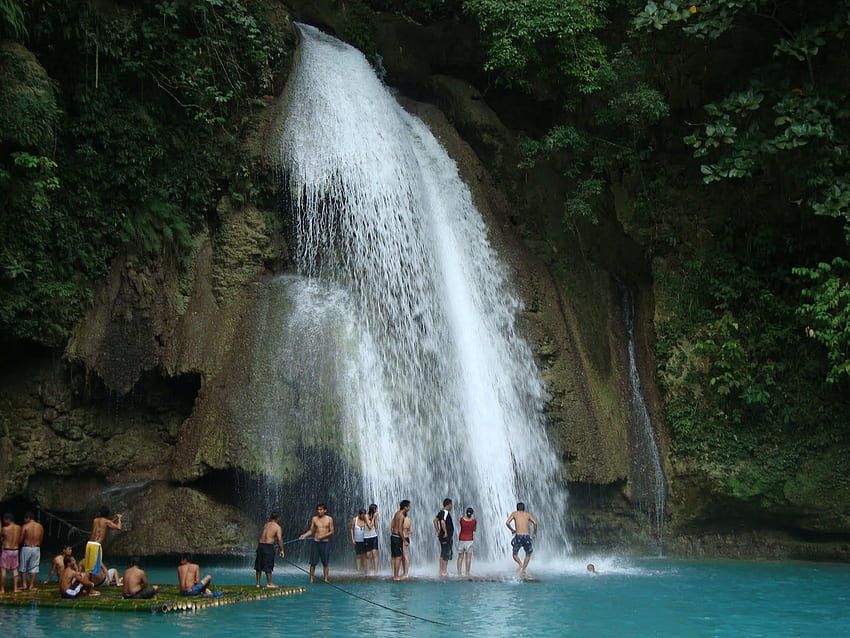 ที่ใหญ่ที่สุดในบรรดาน้ำตกทั้งสามแห่งใน Kawasan, Badian, Cebu, Philippines Waterfall วอลล์เปเปอร์ HD