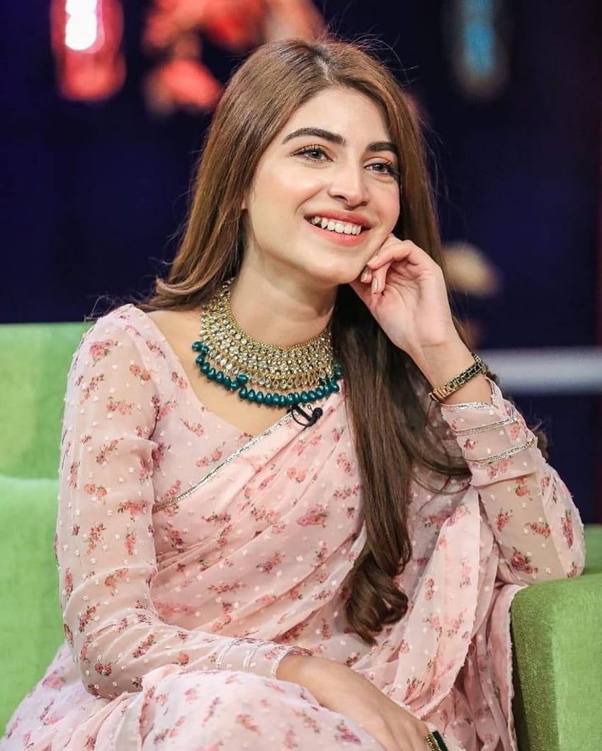 Kinza Hashmi parece bonita em lindo saree. Portal de notícias on-line Ásia - Últimas notícias do mundo Papel de parede de celular HD