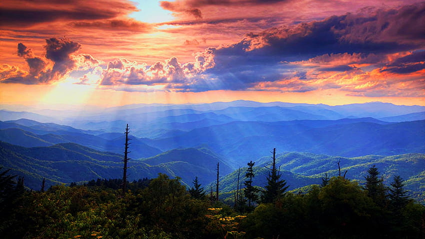 Great Smoky Mountains, de Waterrock Knob sur la Blue Ridge Parkway, Caroline du Nord, paysage, couleurs, Etats-Unis, nuages, arbres, ciel, forêt, soleil Fond d'écran HD