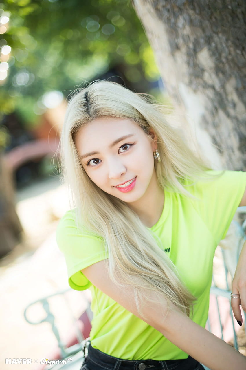 ITZY Yuna - IT'z ICY promotion hoot by Naver x Dispatch HD phone wallpaper