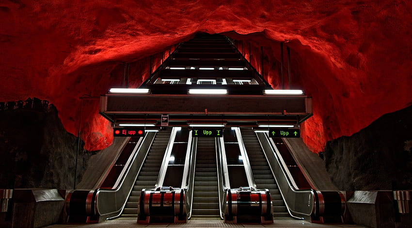 บันไดเลื่อนในสถานีรถไฟใต้ดินในสวีเดนเรียกว่าปากนรก สถานี อุโมงค์ บันไดเลื่อนสีแดง วอลล์เปเปอร์ HD