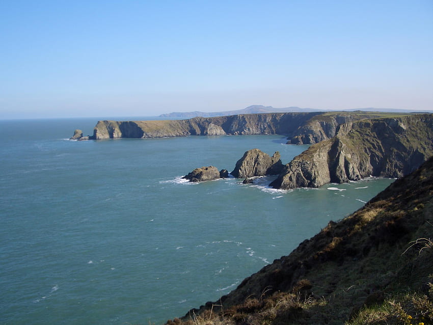 Walijskie wybrzeże, Walia, Wielka Brytania, niebieski, morze, wybrzeże, niebo, skały Tapeta HD