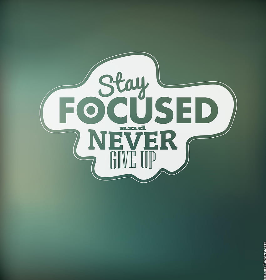 Останете фокусирани и никога не се отказвайте от мотивационен цитат HD тапет за телефон