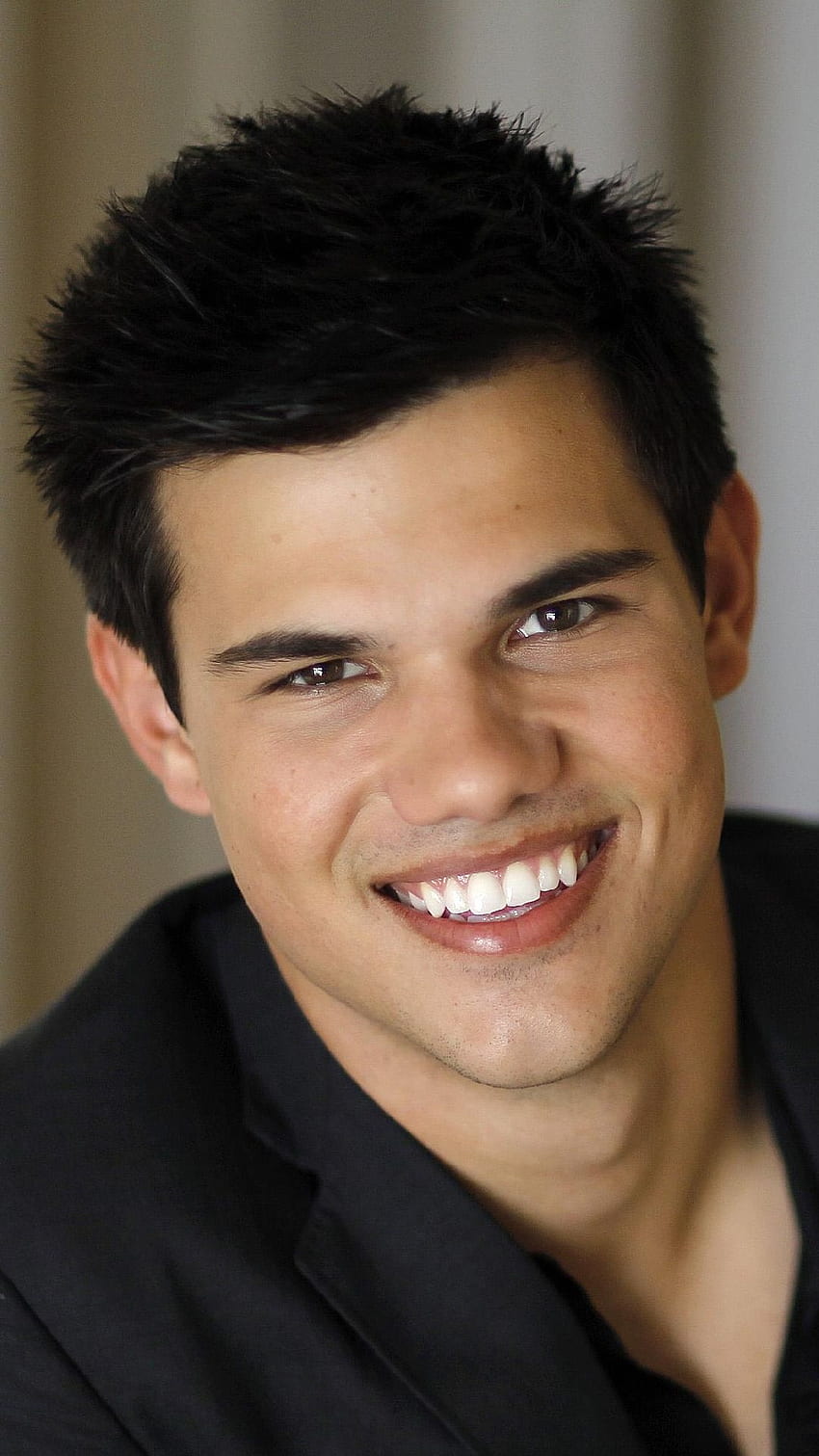 iPhone Taylor Lautner smiling HD phone wallpaper