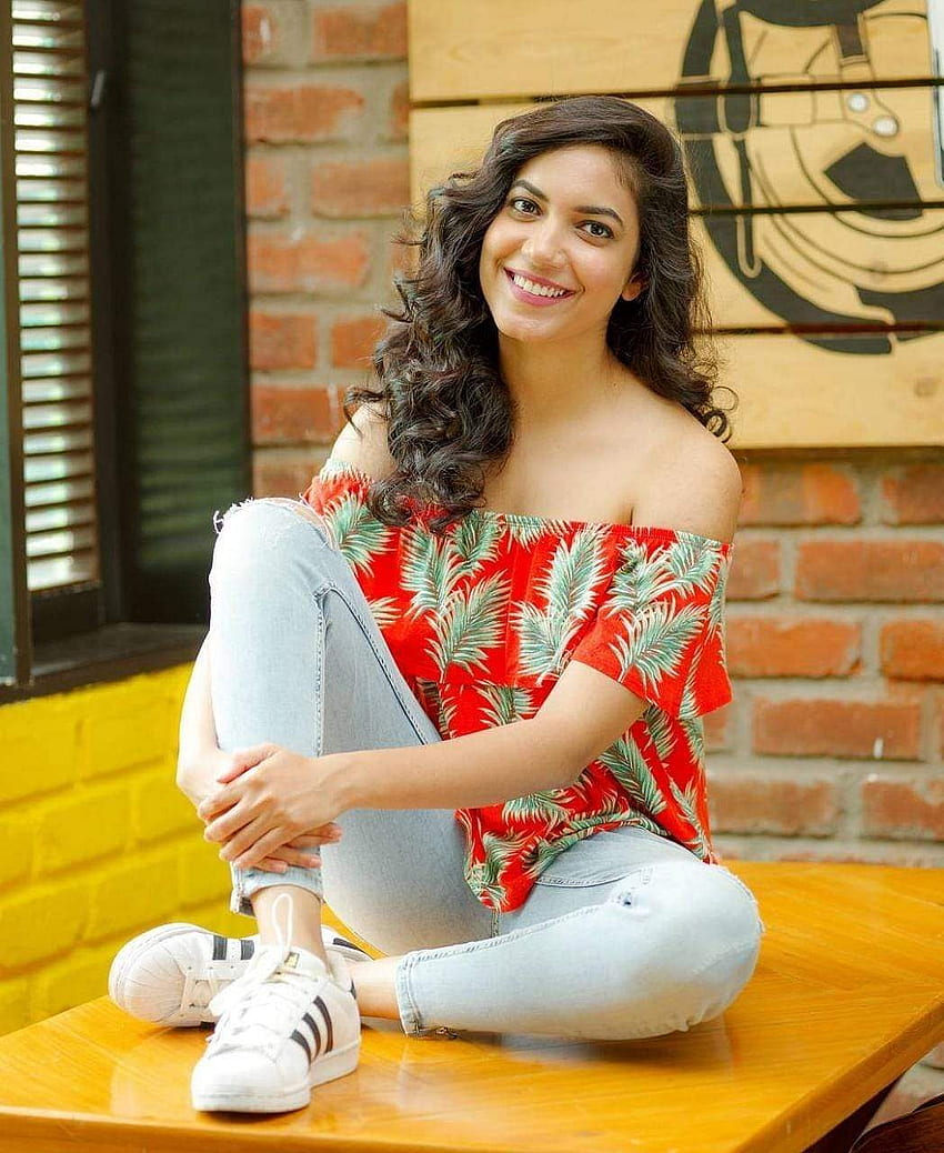 Happy Birtay Ritu Varma. Top Five Performances Of The Actress. Ritu Varma Instagram HD phone wallpaper