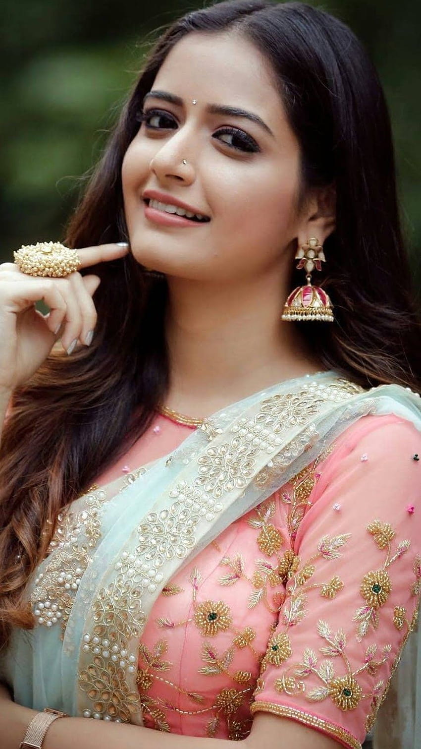 Chica con estilo, Ashika Ranganath fondo de pantalla del teléfono