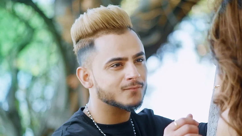 Millind Gaba: She Don't Know (Music Video 2019) - Photo Gallery - IMDb