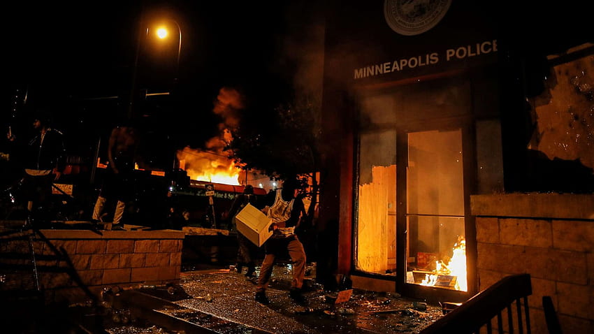 조지 플로이드 시위 도중 미니애폴리스 경찰서 공격 혐의로 기소된 부갈루 보이스의 일원, 경찰서 HD 월페이퍼