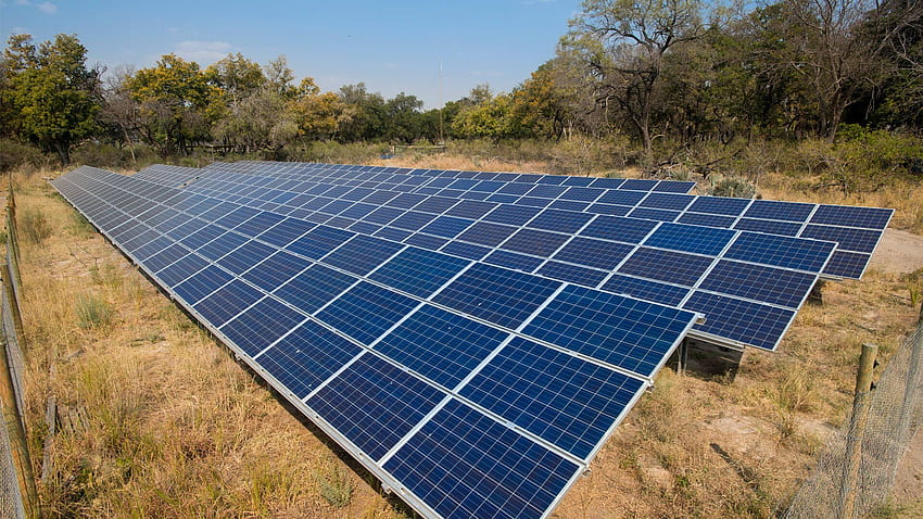 오카방고 델타의 Andbeyond Sandibe에 있는 태양광 PV 발전소. 럭셔리 아프리카 사파리, 남미 및 남아시아 투어. 이후 HD 월페이퍼