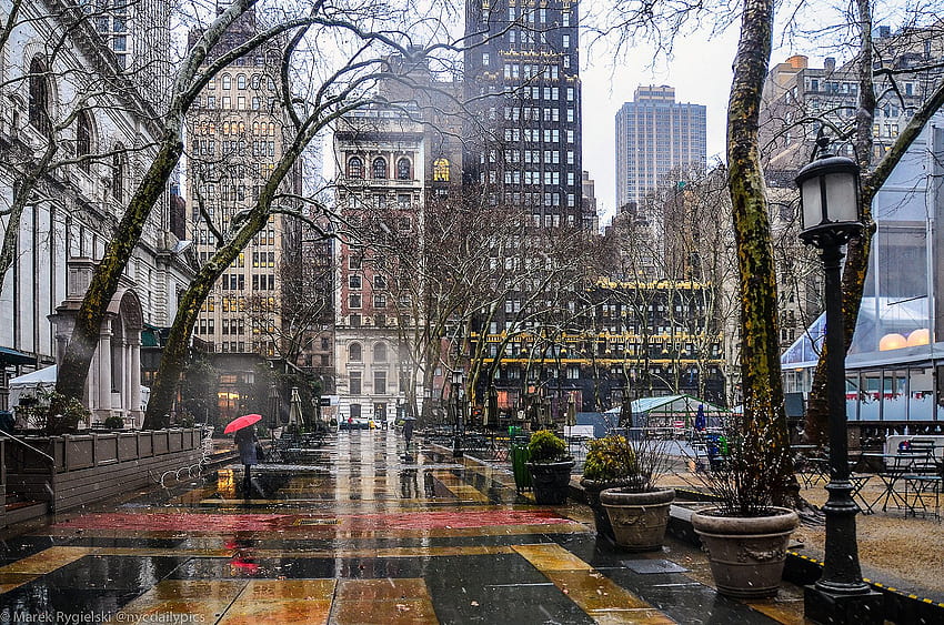 NYC Daily Pics - ニューヨーク市の雨の日。 ブライアント・パーク 高画質の壁紙