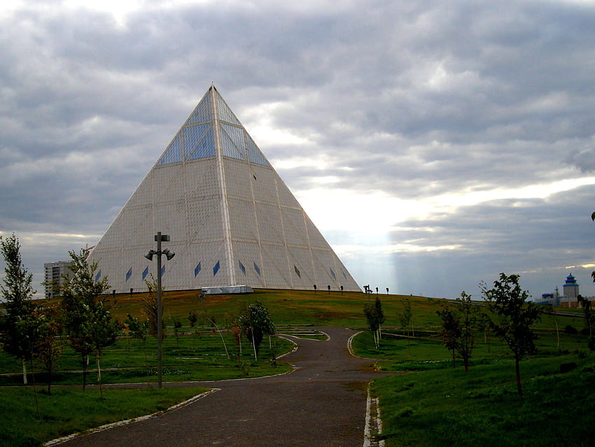 Pirámide de Foster - Astana, Astana, Kazajstán - fondo de pantalla