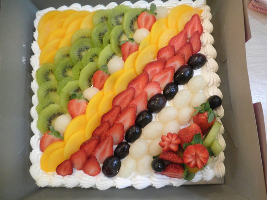 Pastel de frutas, kiwi, uva, fresa, mango fondo de pantalla