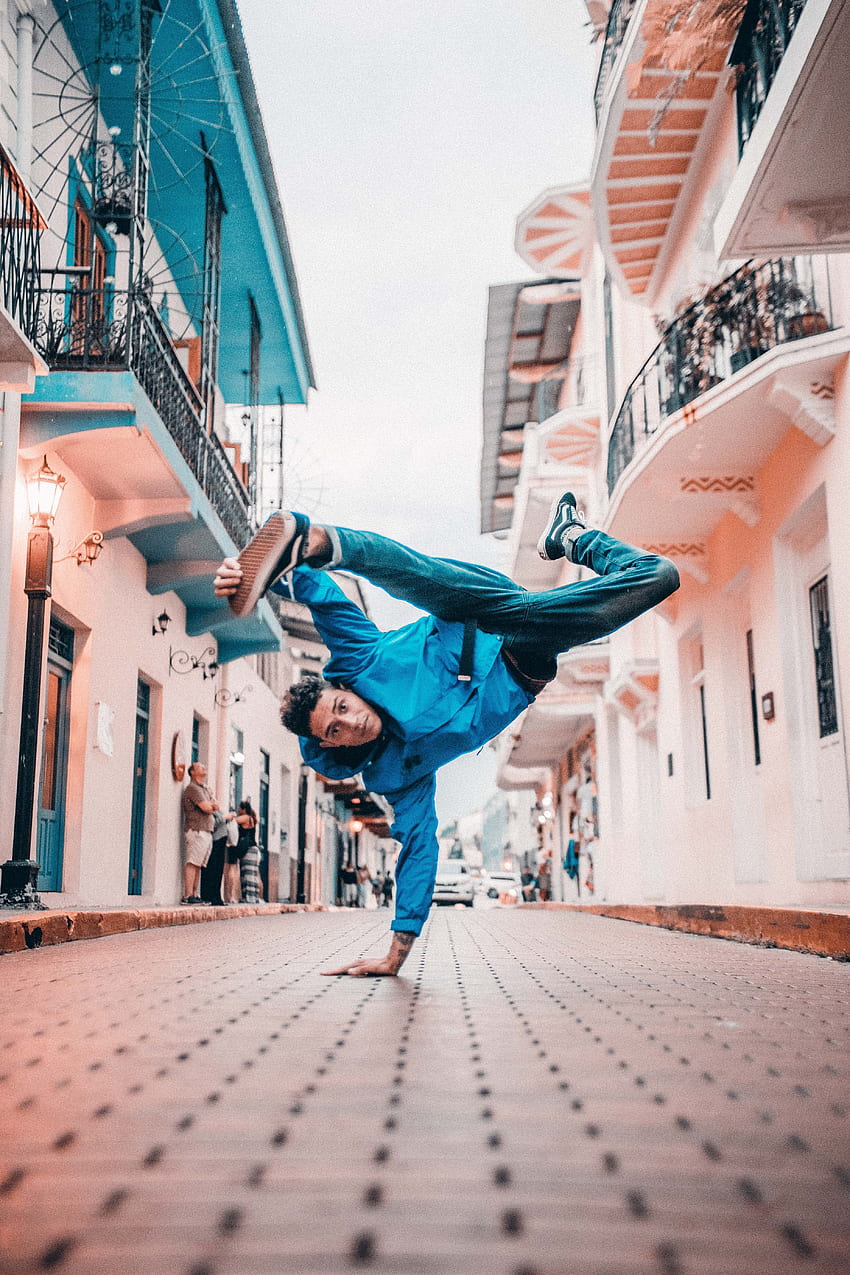 Man Break Dancing On Street · Stock, Breakdancing HD phone wallpaper