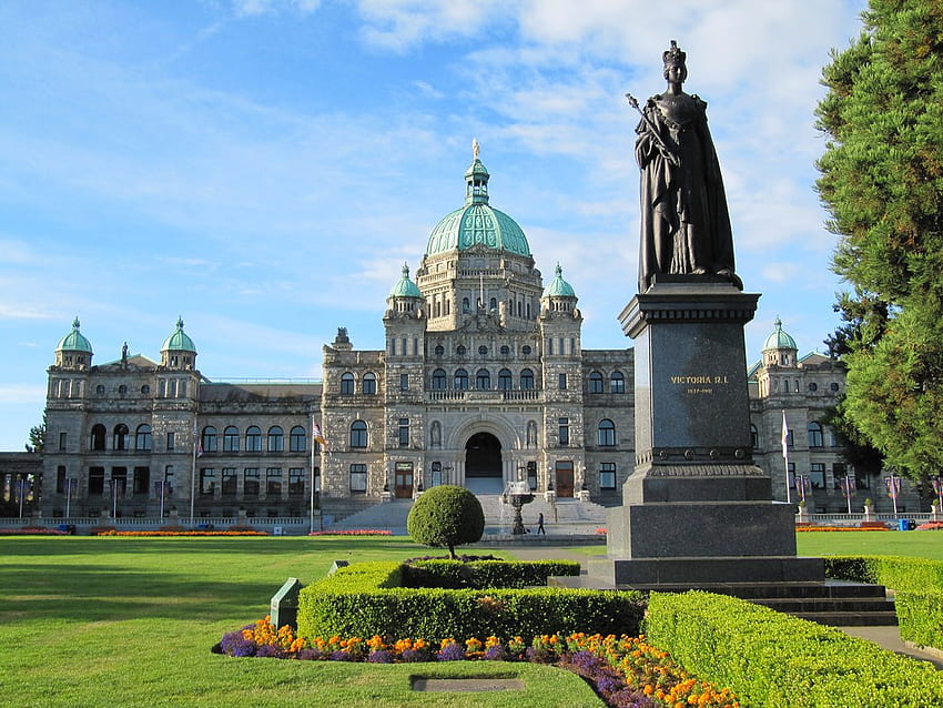 The Imposing British Columbia Parliament Buildings and Sta, Victoria BC HD wallpaper
