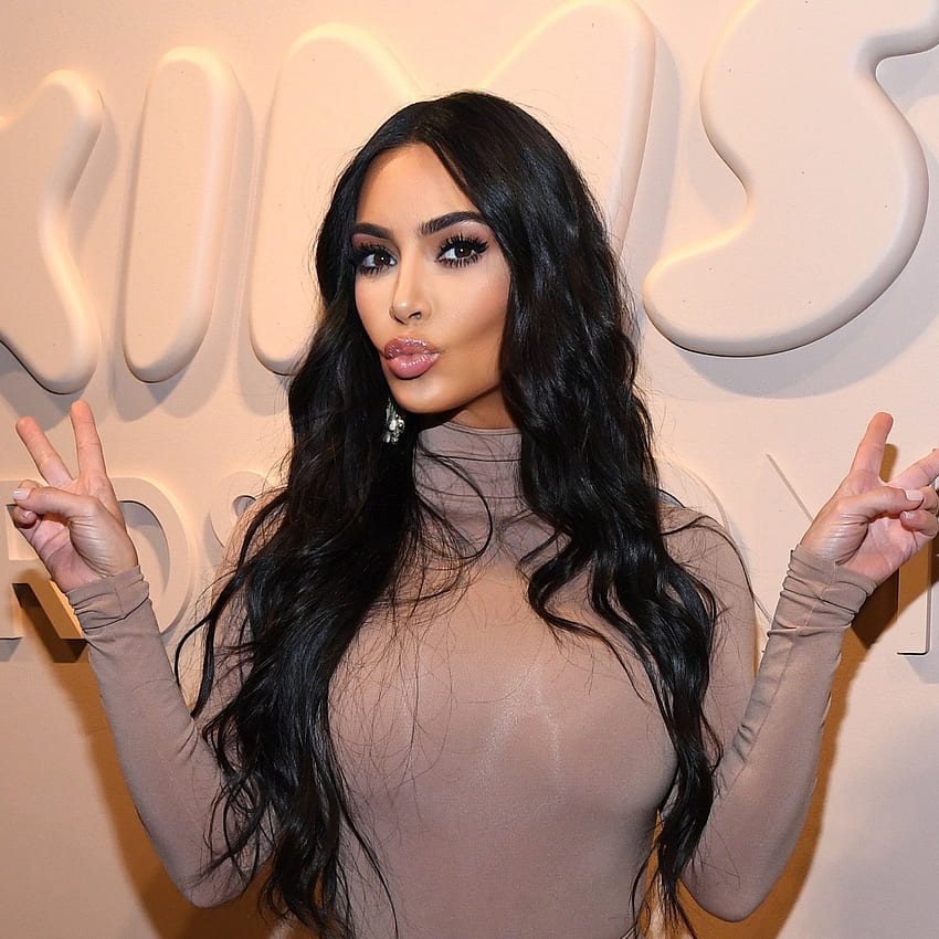 Kim Kardashian criticada por los fanáticos por fallar en el salto en el anuncio de Skims, la hermosa Kim Kardashian fondo de pantalla del teléfono