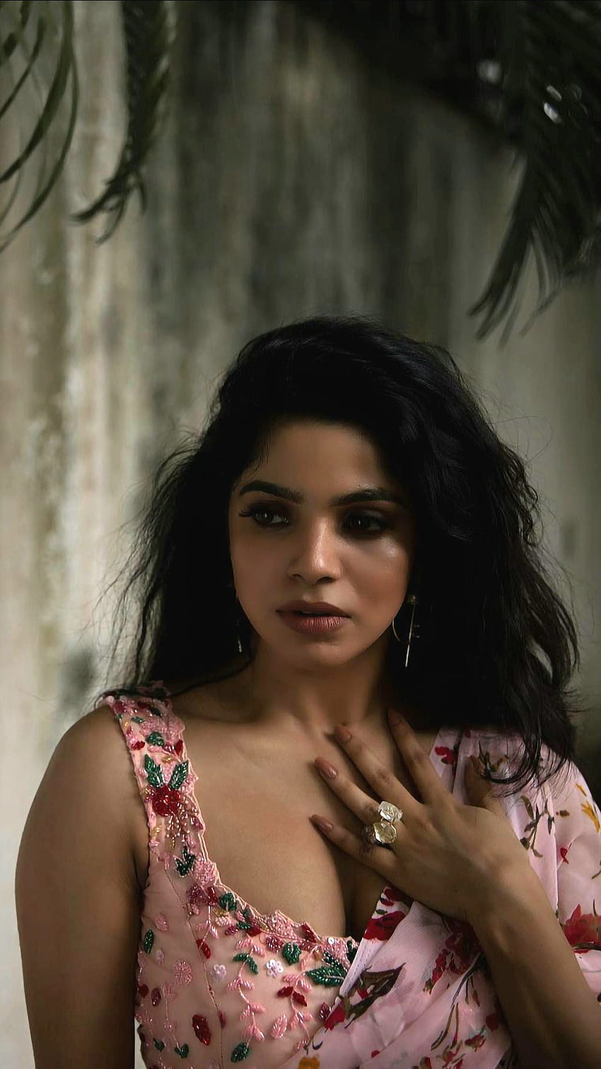 Divyabrahathi, attrice, bella, bellezza, bellissima, triste, bollywood Sfondo del telefono HD