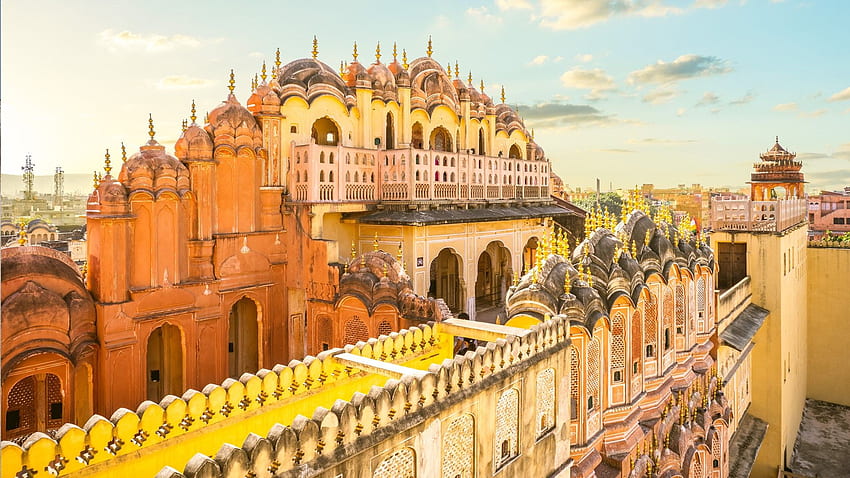 Hawa Mahal (Palace of the Winds) in Jaipur, India. Windows 10 Spotlight HD wallpaper