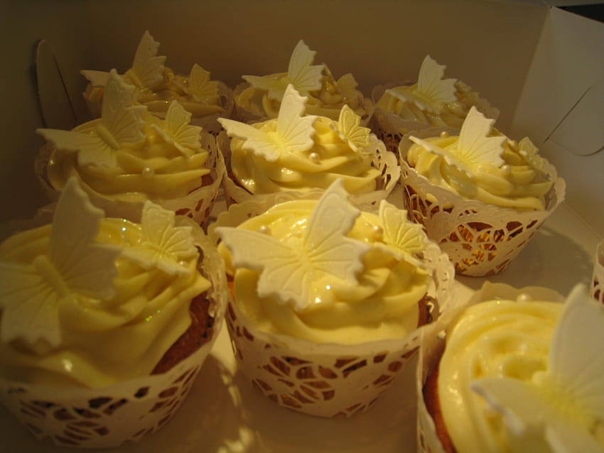 Lemon cupcakes, sweet, white, delicious, food, cupcakes, butterflys, lemon, yellow, fruit HD wallpaper