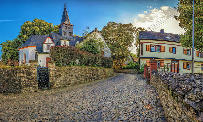 Straße mit Kopfsteinpflaster in Deutschland Ultra. Hintergrund HD-Hintergrundbild