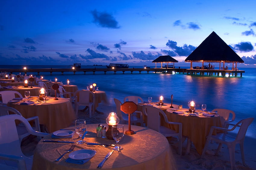 Romatic Sunset Dinner, island, dinner, sand, tables, tropical, dine, dusk, beach, islands, ocean, sunset, sea, exotic, paradise, lagoon, restaurant, view, evening HD wallpaper
