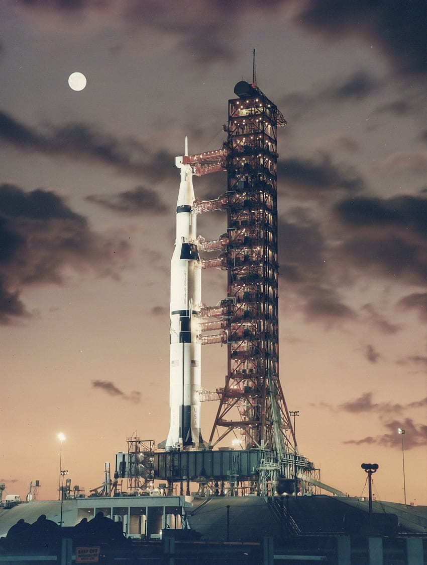 Here's how SpaceX's Falcon Heavy rocket compares to the Apollo, Saturn V HD phone wallpaper