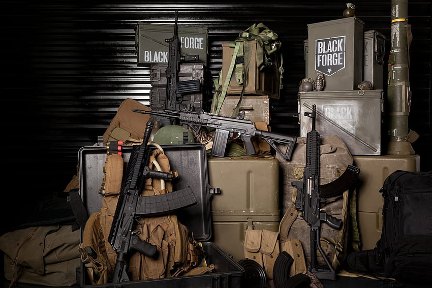 machines sanglier fusils d'assaut arme grenade magasins boîtes sacs à main équipement militaire munitions Fond d'écran HD
