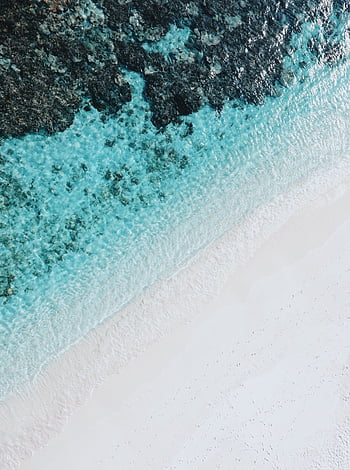 Cùng chiêm ngưỡng khung cảnh tuyệt đẹp của bãi biển từ góc nhìn trên cao với video được quay bằng drone. Hình ảnh vô cùng sống động và rực rỡ sắc màu chắc chắn sẽ khiến bạn say đắm và thích thú. 